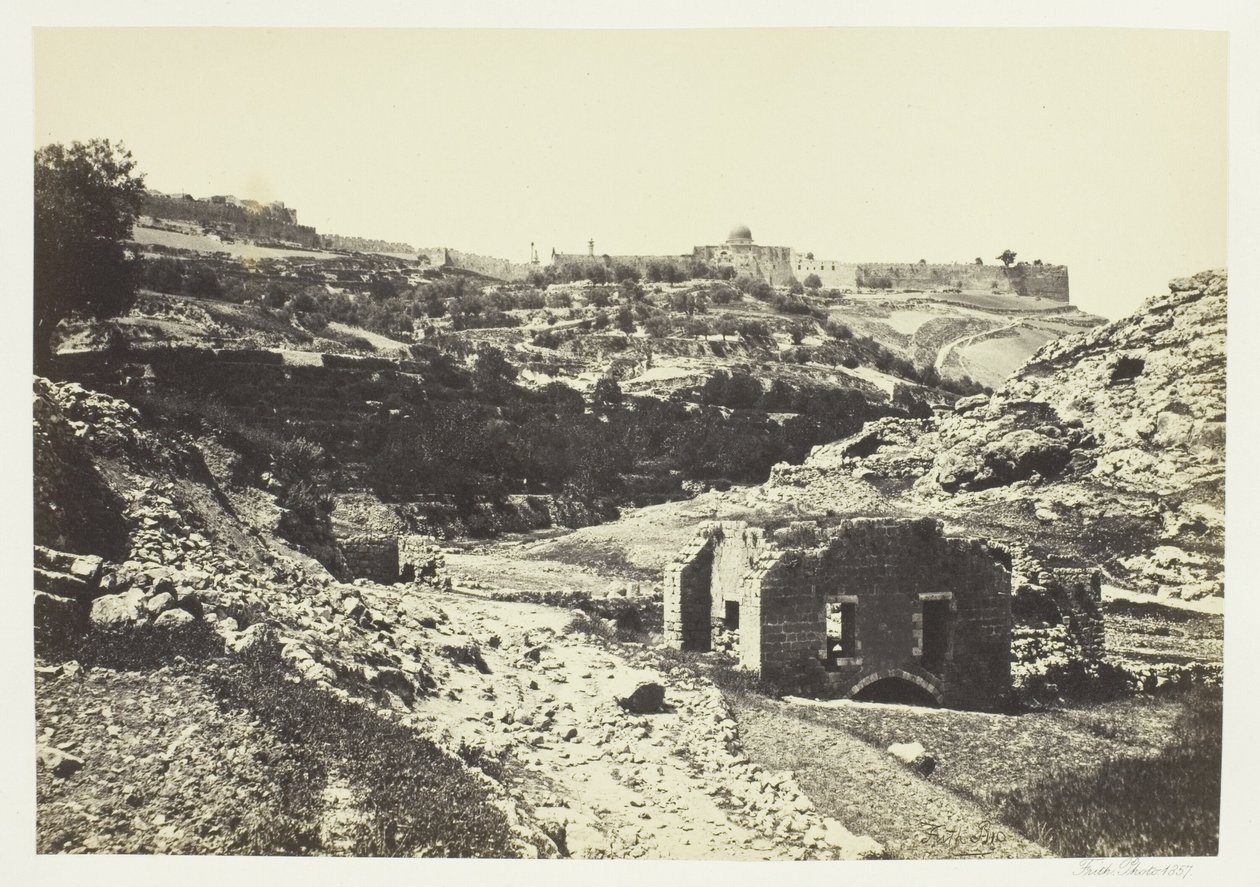 Jerusalem En-Rogelin muurilta tekijältä Francis Frith