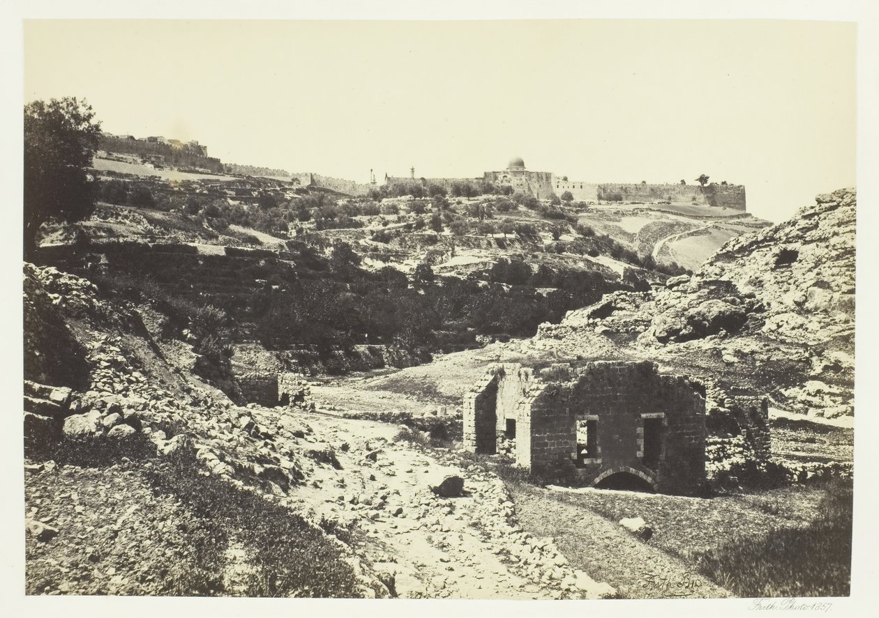 Jerusalem En-Rogelin muurista, 1857. tekijältä Francis Frith