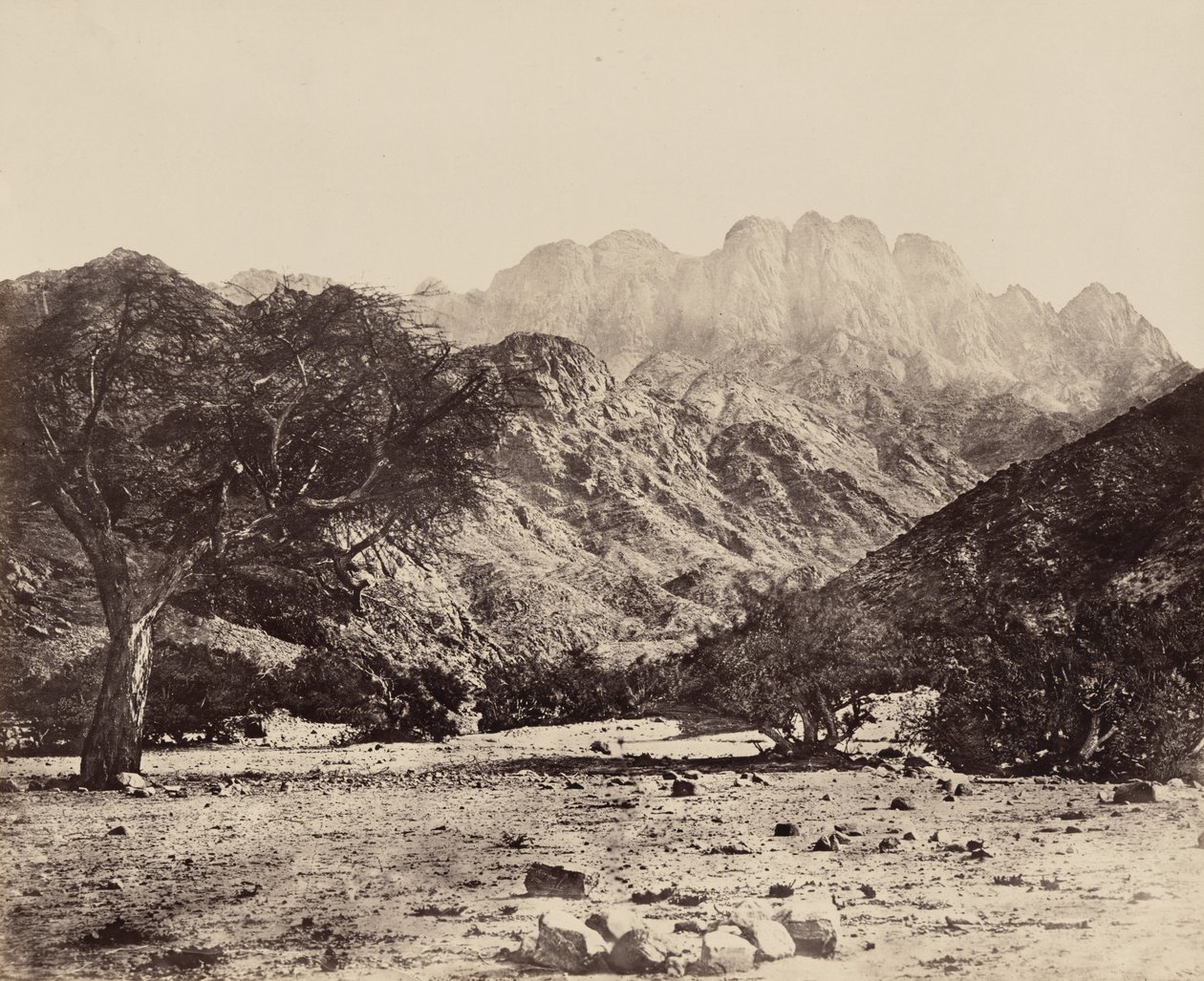 Serbal-vuori Wádee Feyránista, Egypti,1858 (kuva). tekijältä Francis Frith