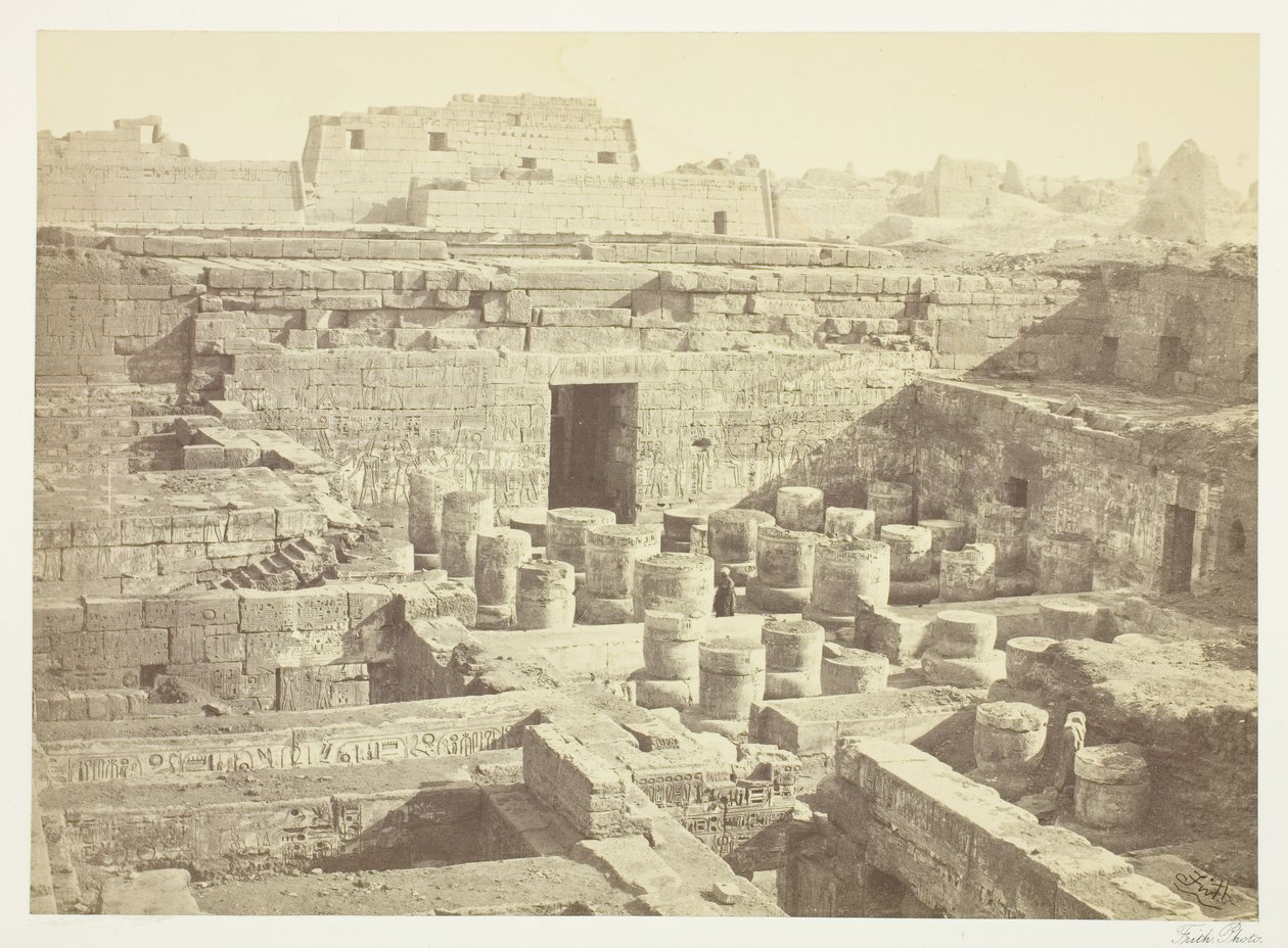 Uusi kaivaus Medinet-Haboossa, 1860, painettu 1862. tekijältä Francis Frith