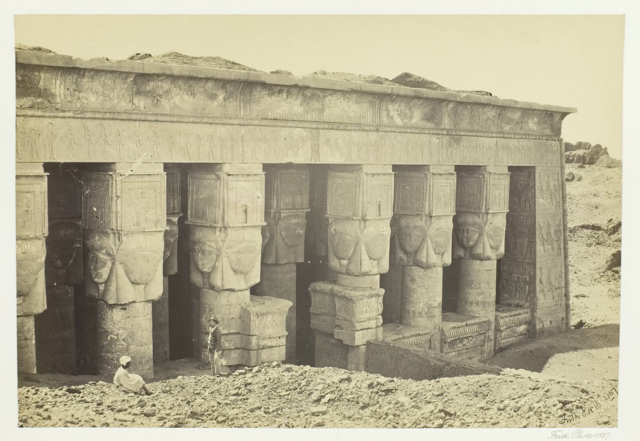 Denderan temppelin portico, 1857. tekijältä Francis Frith
