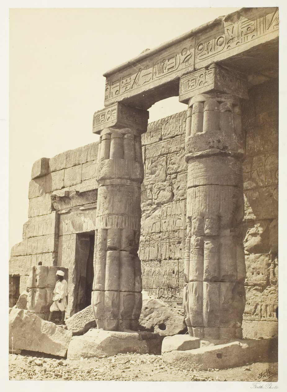 Goornehin temppelin portico, 185862. tekijältä Francis Frith