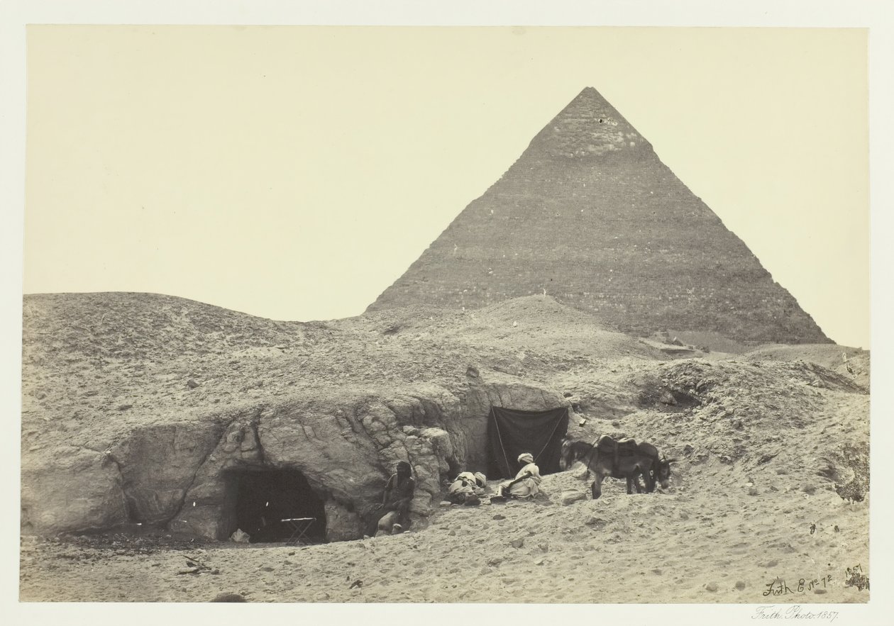 Kalliohaudat ja Belzonin pyramidi, Gizeh, 1857. tekijältä Francis Frith