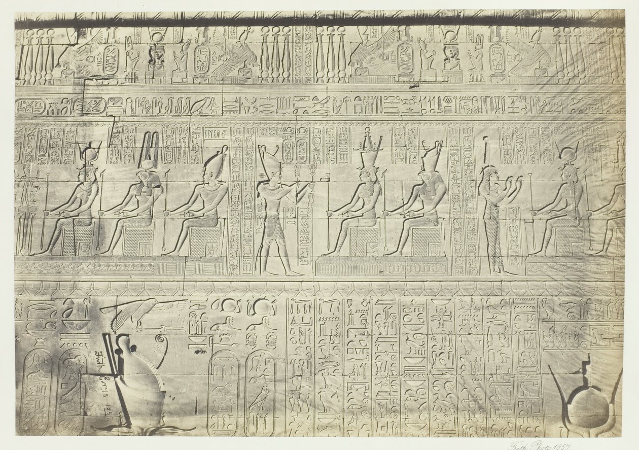Veistoksia ulkomuurista, Dendera, 1857. tekijältä Francis Frith