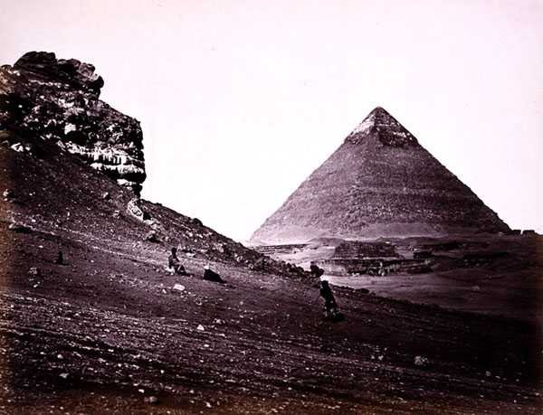 Toinen pyramidi El-Geezahissa kaakosta tekijältä Francis Frith