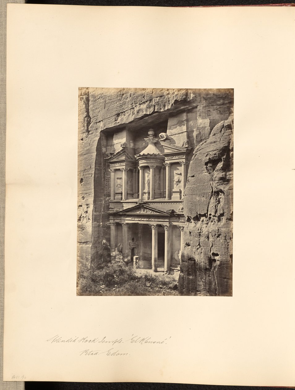 Loistava kalliotemppeli, "El Khusne", Petra, Edom tekijältä Francis Frith