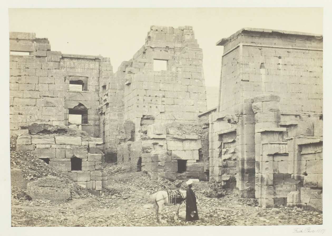 Temppelipalatsi, Medinet Haboo, 1857. tekijältä Francis Frith