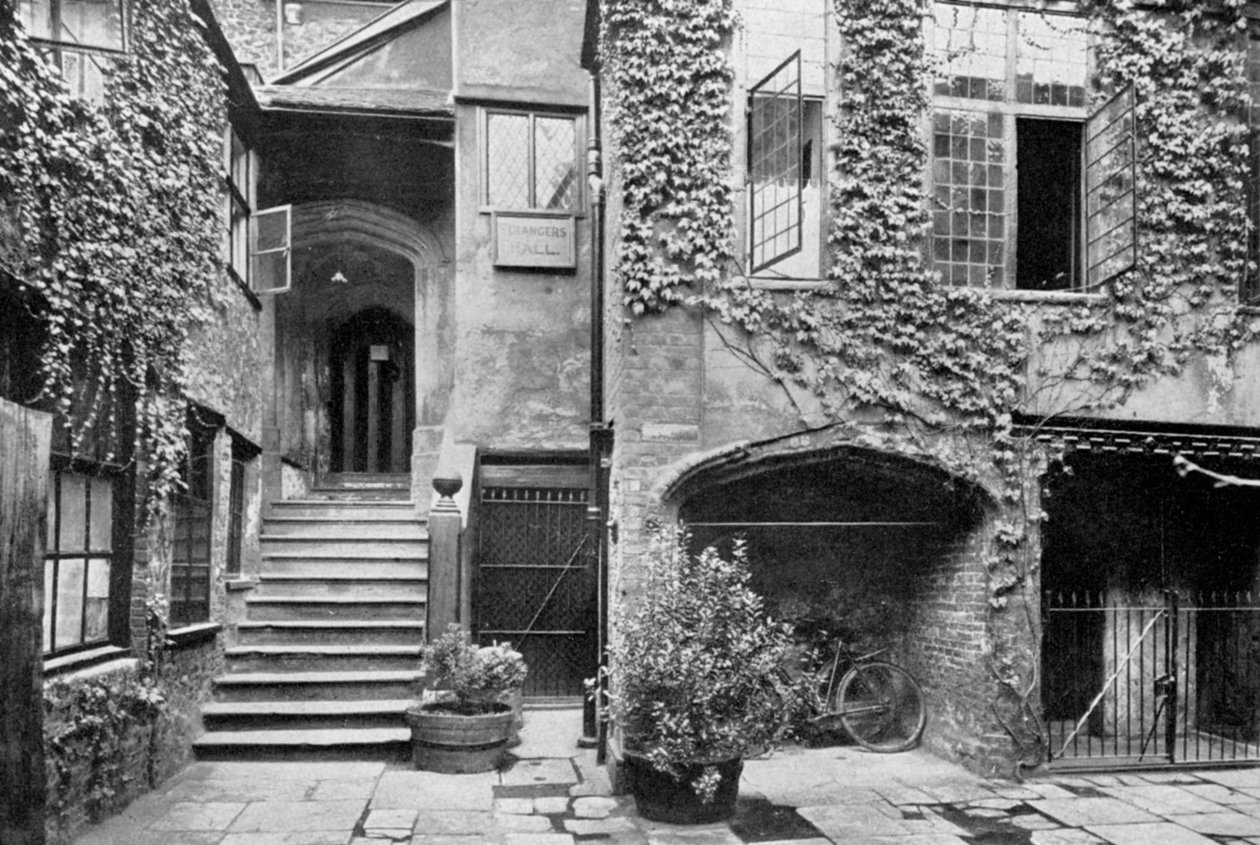 The Strangers Hall, Norwich, Norfolk, 1924-1926 tekijältä Frith and Co