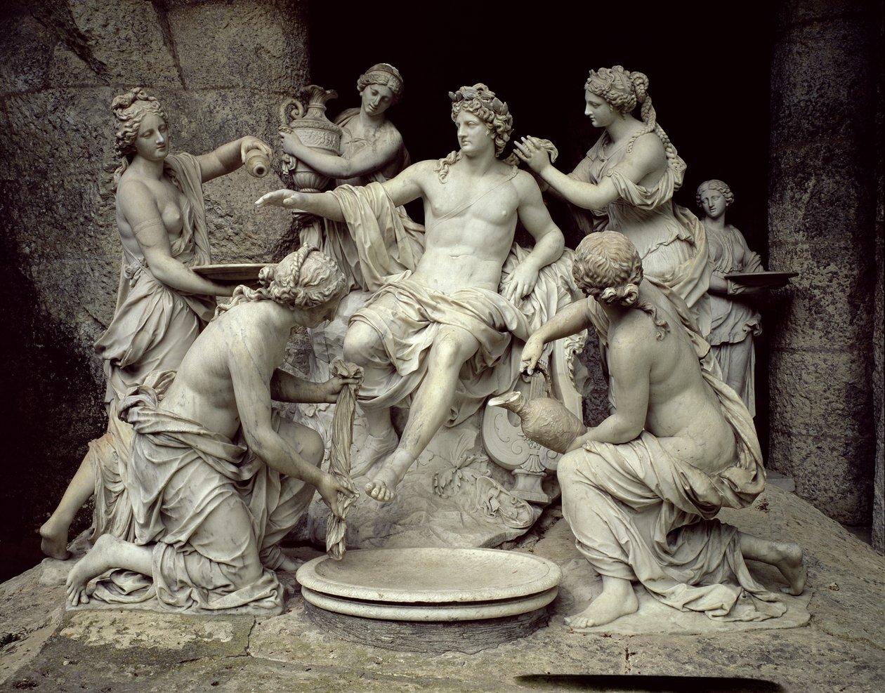 Nymfien hoitama Apollo, tarkoitettu Thetiksen luolaan, toteutettu Thomas Regnaudinin (1622-1706) avustuksella 1666-75 (marmori). tekijältä Francois Girardon