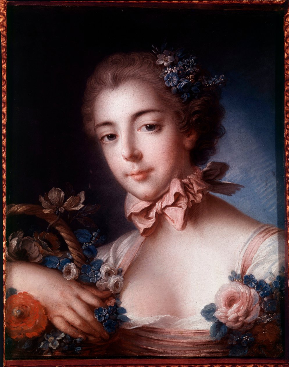 Nuoren naisen muotokuva nojaa kukkakoriin. Francois Boucherin pastellimaalaus (1703-1770) tekijältä François Boucher