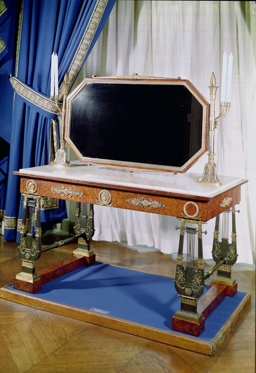 Keisarinna Josephinen (1763-1814) peilipöytä (puuta ja pronssia) tekijältä Francois Honore Georges Jacob Desmalter