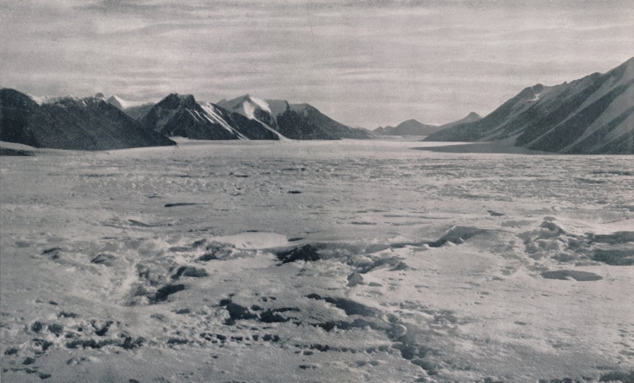 Outlet Glacier Valley täysin täynnä jäätä, c1911, 1913 tekijältä Frank Debenham