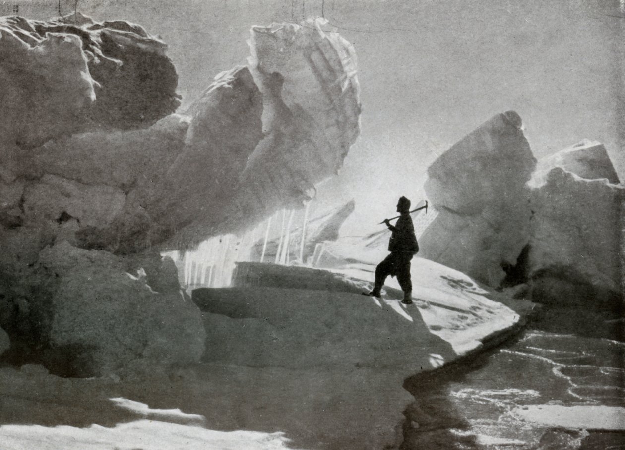 Pressure Ice Blocks Near Discovery Bluff, c1911, 1913 tekijältä Frank Debenham