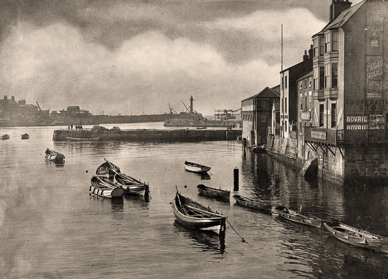 Näkymä satamaan, Whitby, North Yorkshire, vuodelta 1889 tekijältä Frank Meadow Sutcliffe