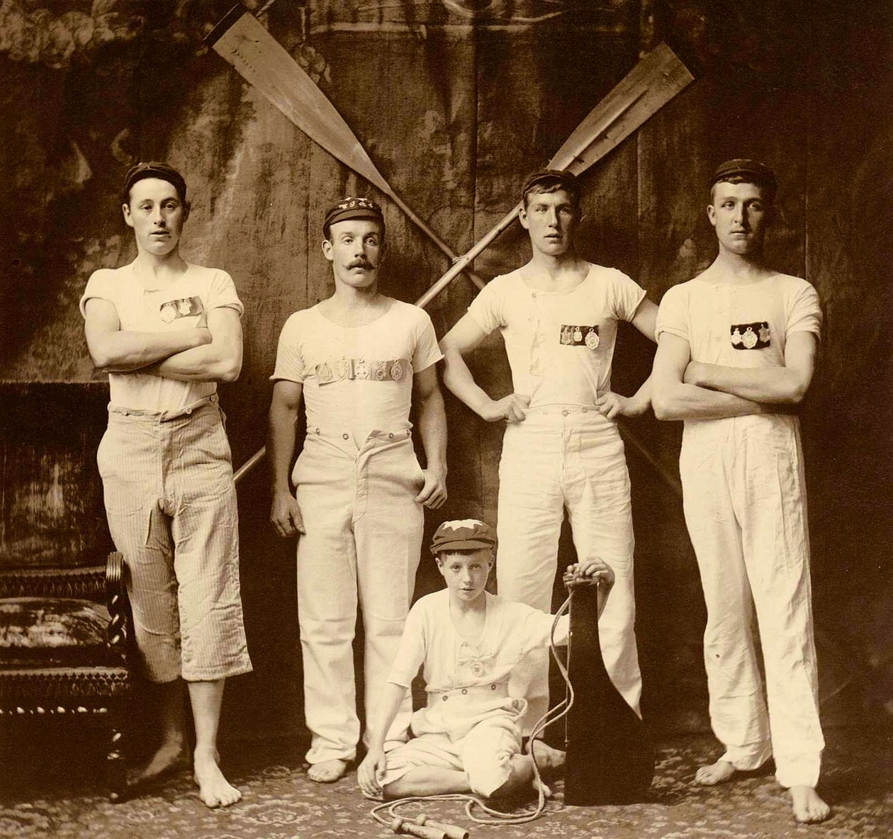 Whitby Friendship Rowing Club Crew, Whitby, Englanti. 1901 tekijältä Frank Meadow Sutcliffe
