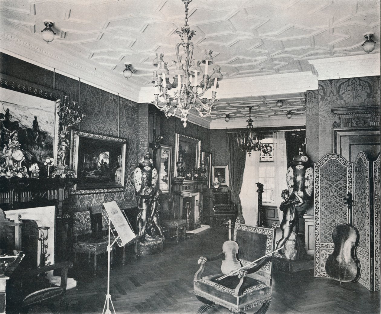 Musiikkihuone, kapteeni Harveys House, Hampstead, 1903 tekijältä Frank William Brookman