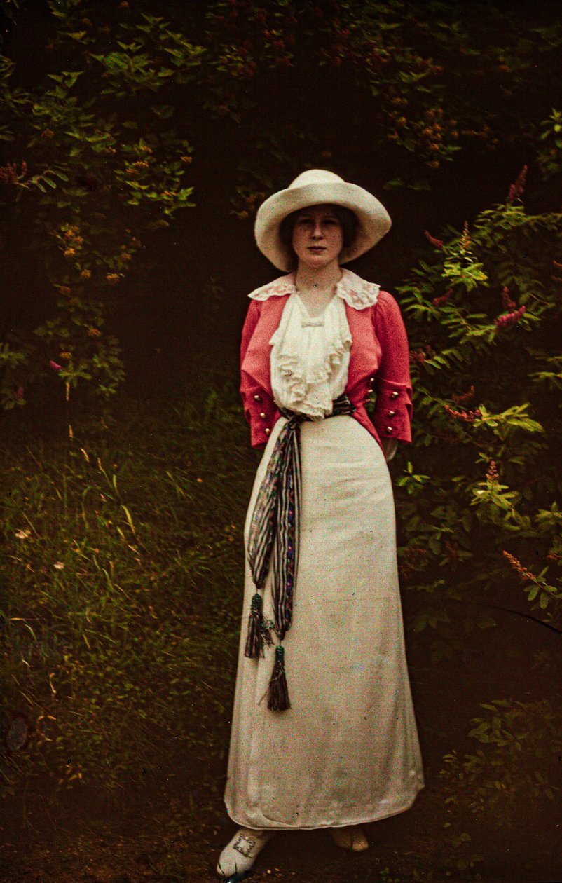 Varhainen väriautokromi, noin 1916, naisen muotokuva, luultavasti rouva F.P.Knott. tekijältä Franklin Price Knott