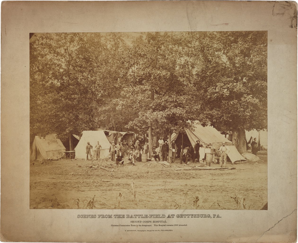 Unionin toisen armeijakunnan kenttäsairaala, Gettysburg, PA. n. 9.-11. heinäkuuta 1863 (seepia valokuva). tekijältä Frederick Gutekunst