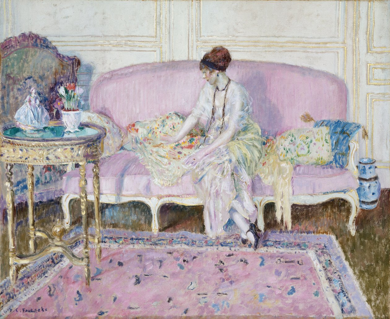 Nainen istuu sohvalla sisätiloissa tekijältä Frederick Carl Frieseke