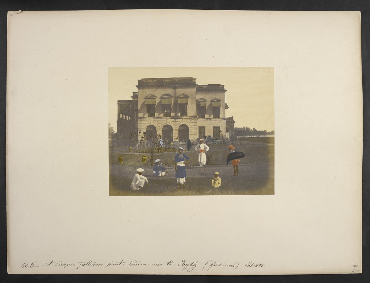 Englantilaisen herrasmiehen asunto, [Garden Reach,] Calcutta, n. 1851-52 (käsin väritetty valokuva) tekijältä Frederick Fiebig