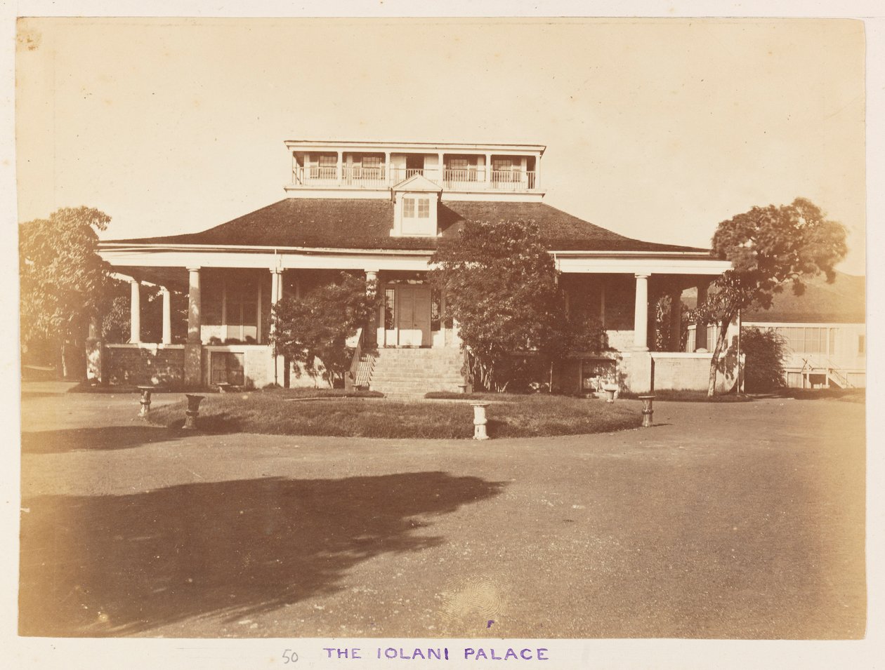 Tyynenmeren asema HMS Triumphissa - Kuva 50, Iolani Palace. Honolulu. tekijältä Frederick George Denham Bedford