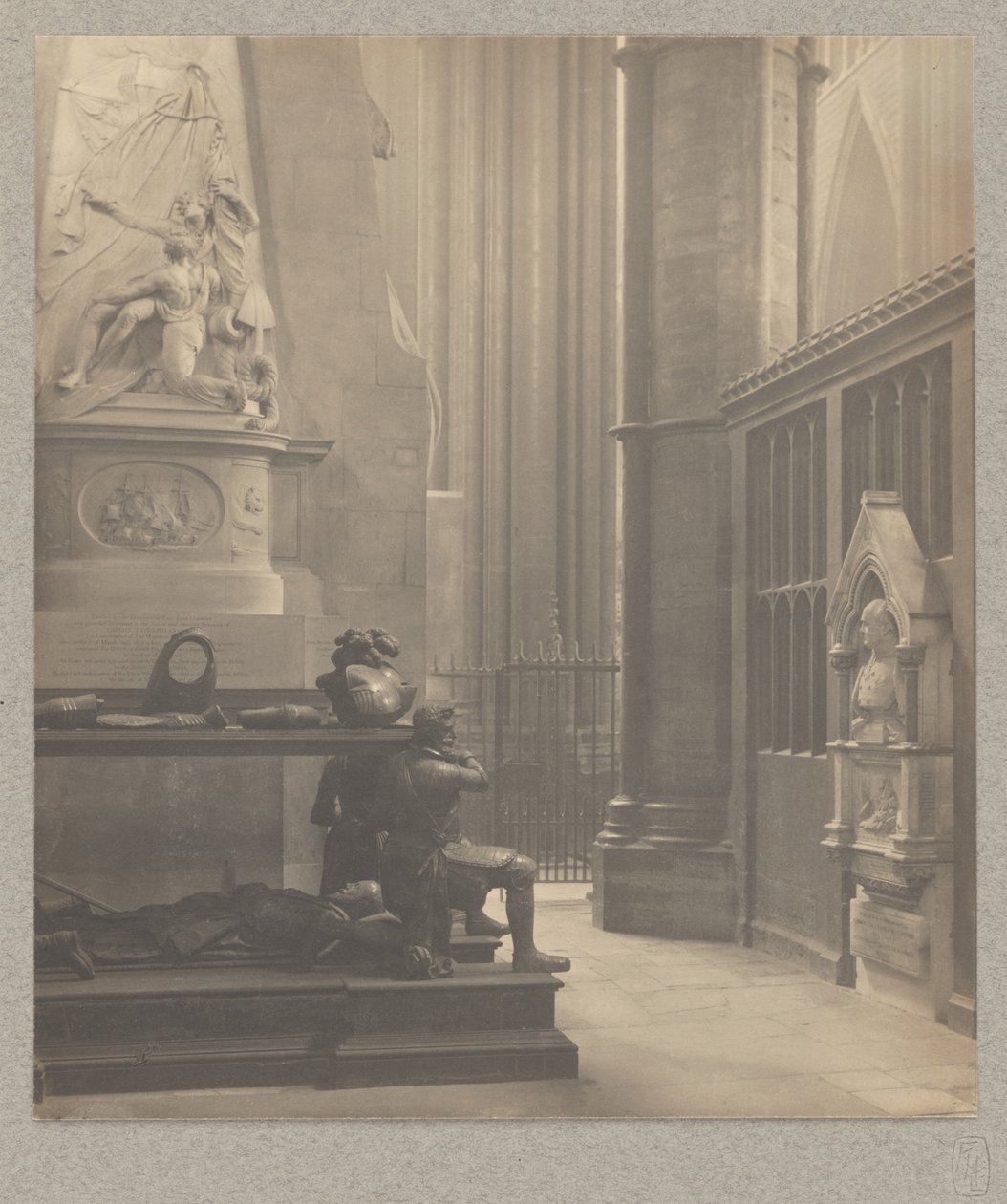 [Westminster Abbey: Pohjoinen kirkonrunko, itäinen käytävä, De Veren ja Franklinin hauta] tekijältä Frederick H. Evans