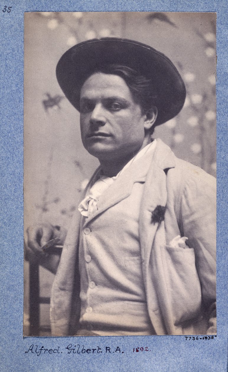 Alfred Gilbert, 1892 tekijältä Frederick Hollyer
