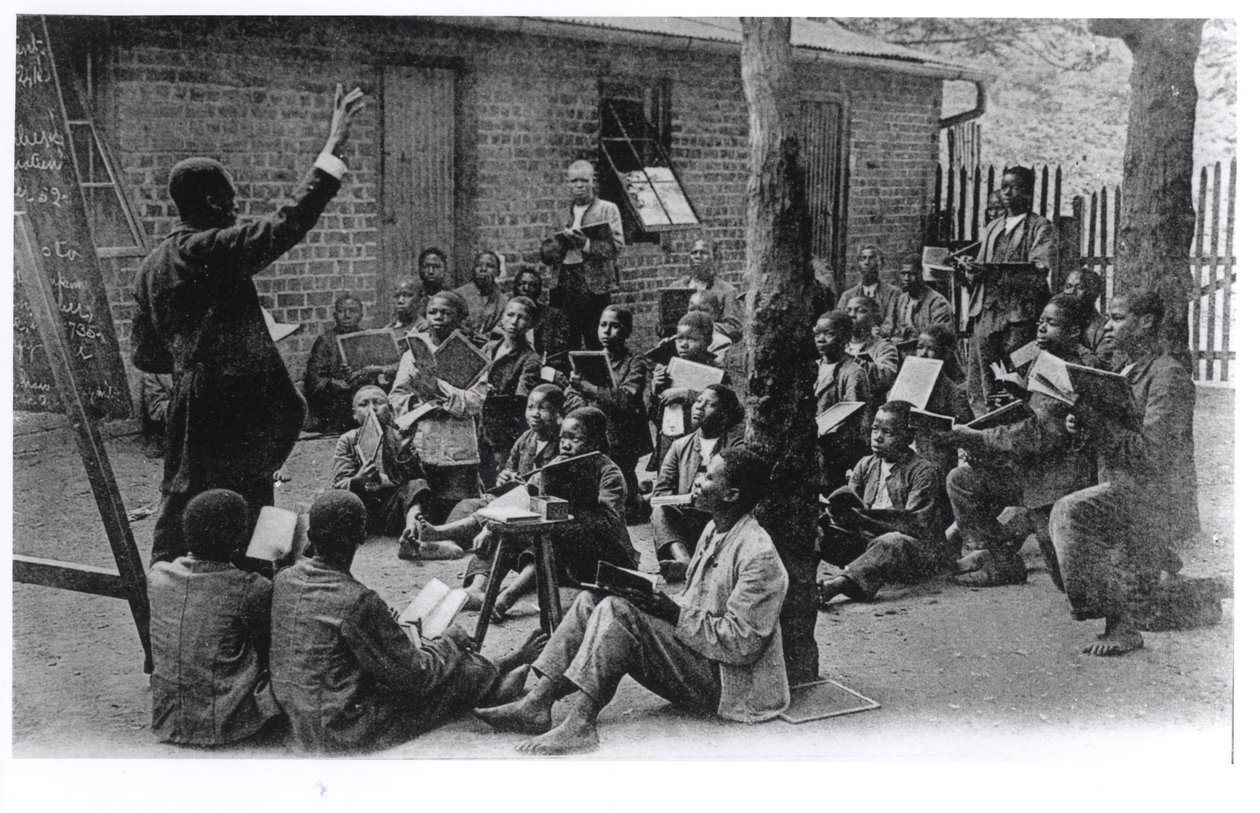 Ulkoilmakoulu ranskankielisessä Afrikassa, ennen vuotta 1914 tekijältä French Photographer