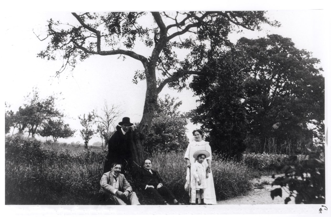 Andre Gide (1869-1951) Joseph Conrad (1857-1924) Valery Larbaud (1881-1957) ja Madame Conrad, 1911 tekijältä French Photographer