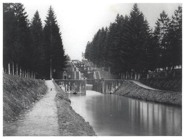 Canal de Briaren kanavasulut tekijältä French Photographer