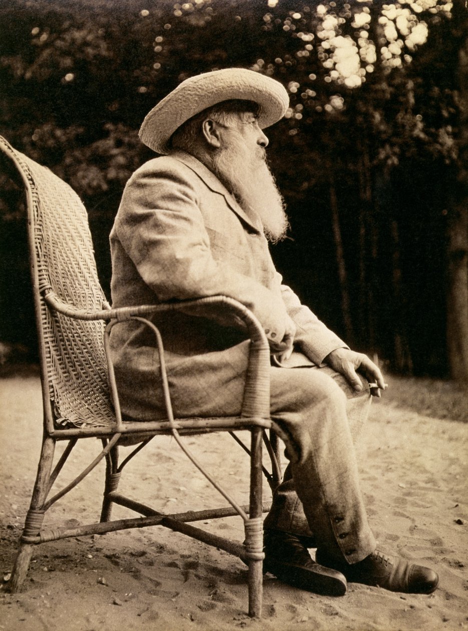 Claude Monet (1840-1926) Givernyn puutarhassa, 1915 (1840-1926) tekijältä French Photographer