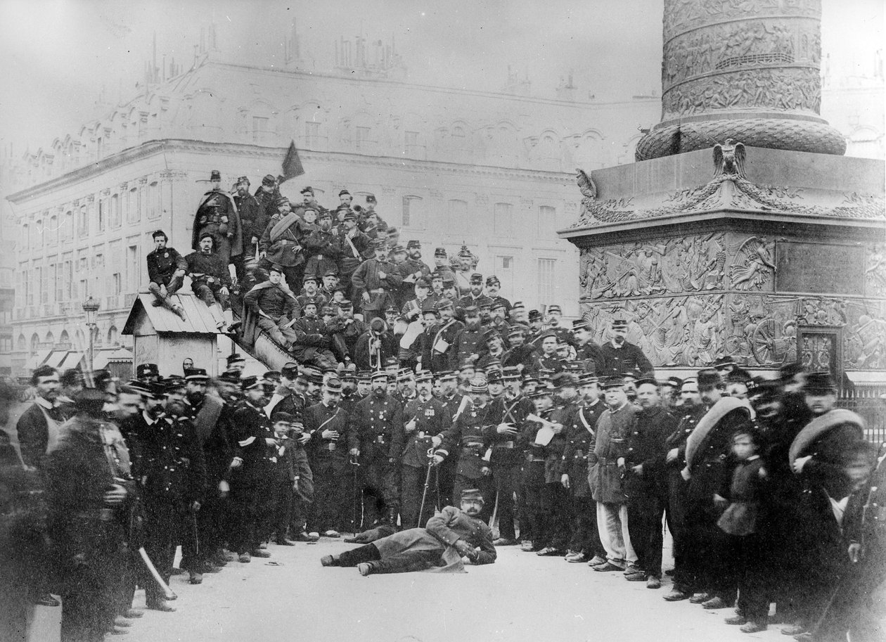 Communards in Place Vendôme Pariisin kommuunin aikana, 1871 tekijältä French Photographer