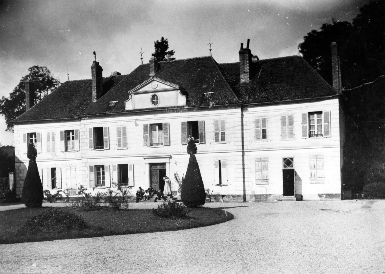 Relaisin julkisivu, Natansons-koti Villeneuve sur Yonnessa tekijältä French Photographer