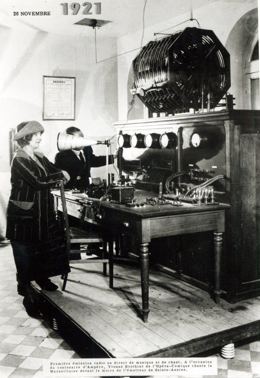 Ranskan ensimmäinen julkinen radiolähetys Sainte-Assisen radioasemalta 26. marraskuuta 1921. tekijältä French Photographer