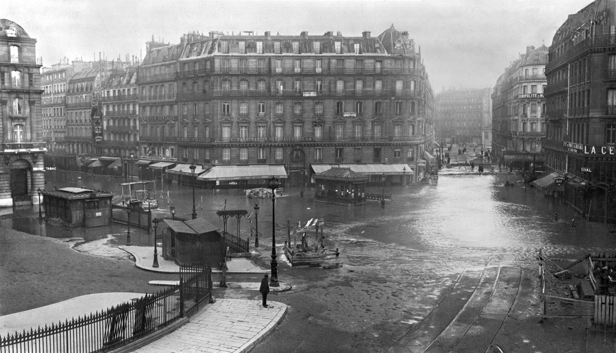 Tulvat Saint-Lazaren aseman edessä, Place de Rome, Pariisi, tammikuu 1910 tekijältä French Photographer