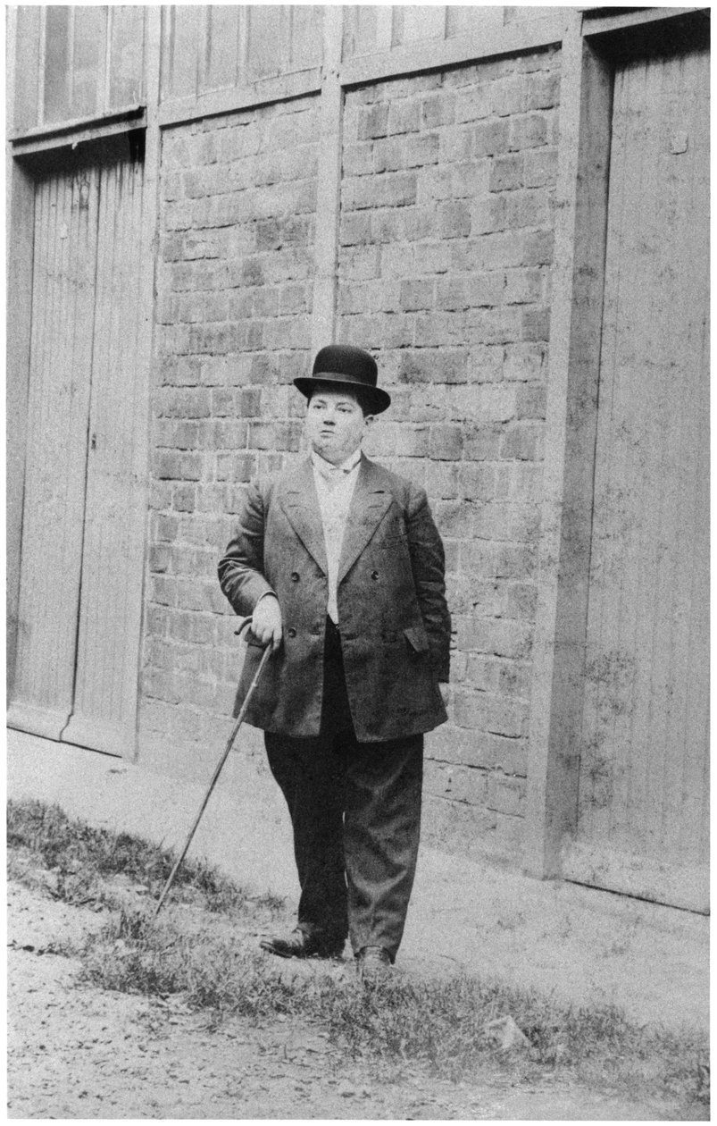 Madeleine Pelletier (1874-1939) mieheksi pukeutunut, sosialistipuolueen ehdokas 7. kaupunginosassa, Pariisi, toukokuu 1912 tekijältä French Photographer