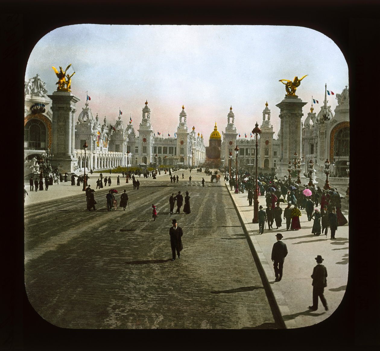 Pariisin näyttely: Esplanade des Invalides, Pariisi, 1900 (lyhtymäki) tekijältä French Photographer