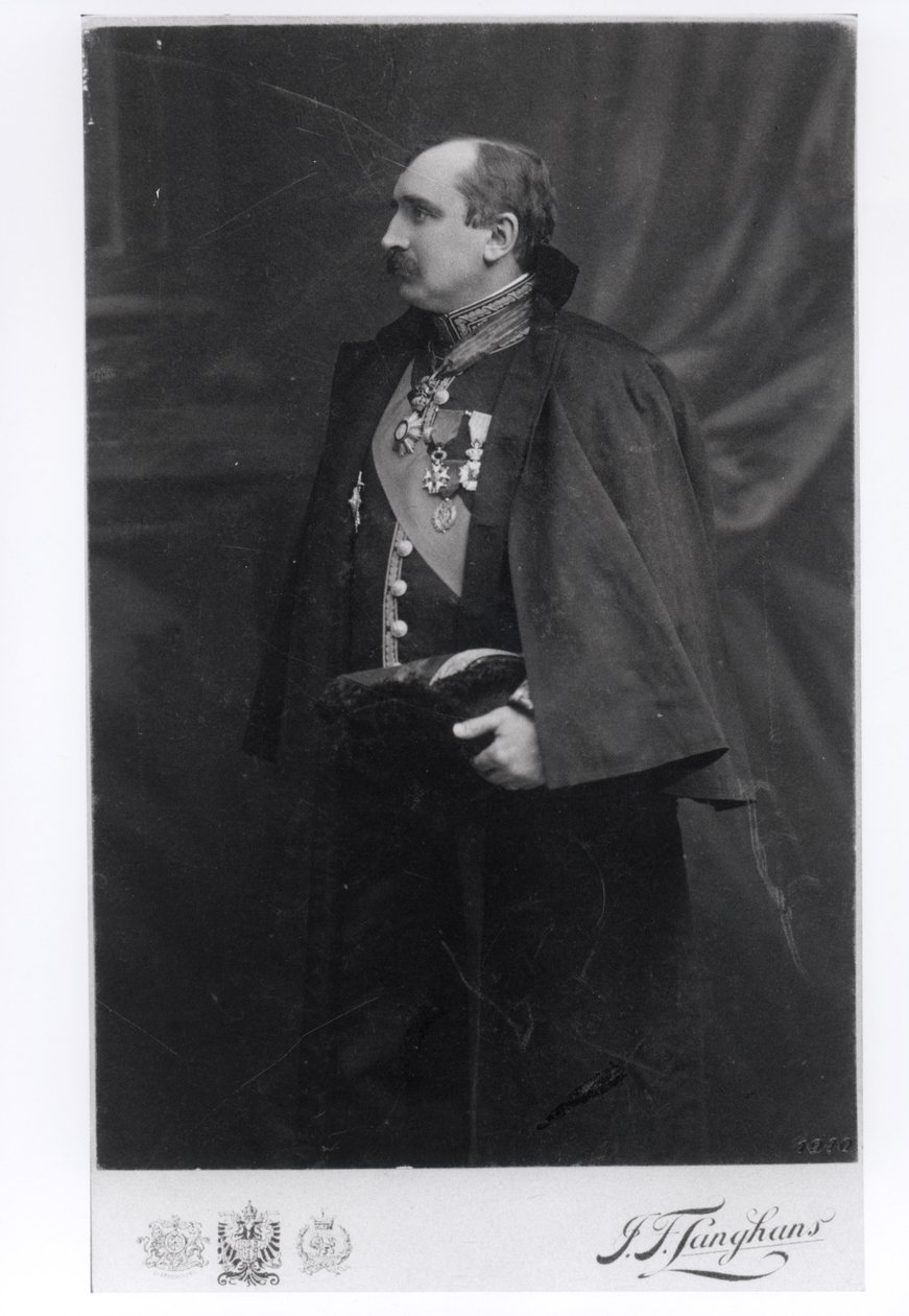Paul Claudel (1868-1955) suurlähettilään univormussaan, Praha, n. 1910-11 tekijältä French Photographer