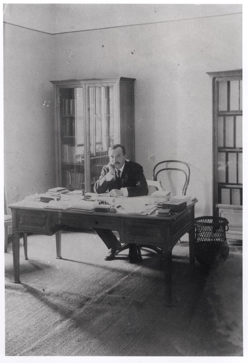 Paul Claudel (1868-1955) toimistossaan Prahassa tekijältä French Photographer