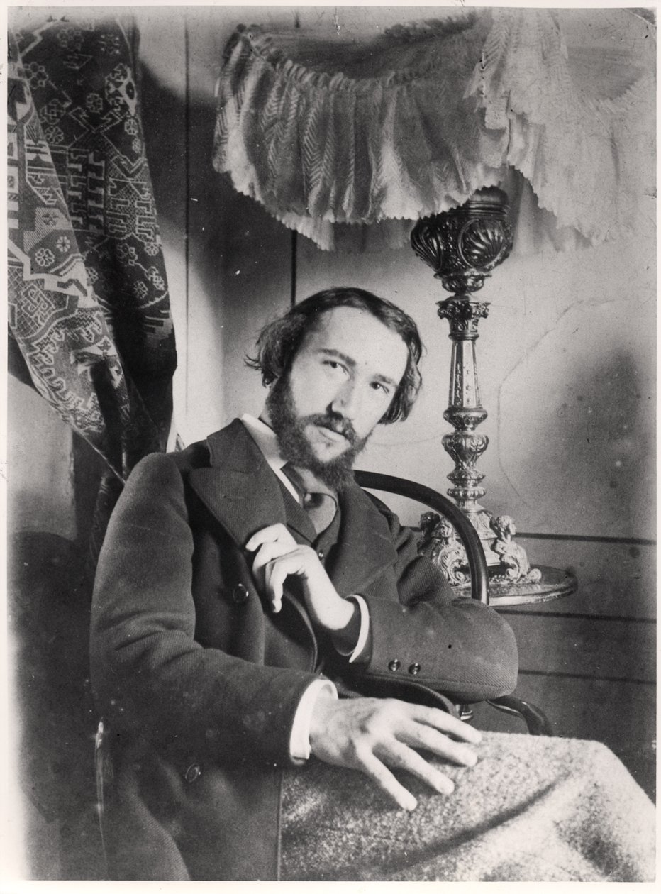 Andre Giden (1869-1951) muotokuva hänen asunnossaan Pariisissa, 1894 tekijältä French Photographer