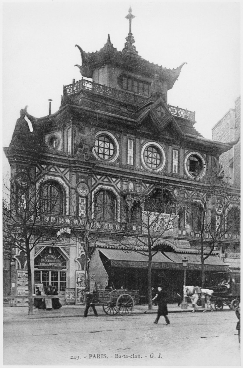 Postikortti, joka kuvaa Cafe-konsertti-Ba-ta-klaania, myöhemmin kirjoitettu Bataclan, 50 Boulevard Voltaire, Paris, n. 1900 tekijältä French Photographer