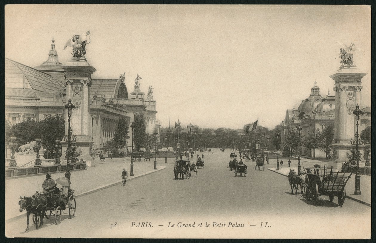 Postikortti, joka kuvaa Pariisin Grand and Petit Palaisia, n. 1900 (valokuva) tekijältä French Photographer