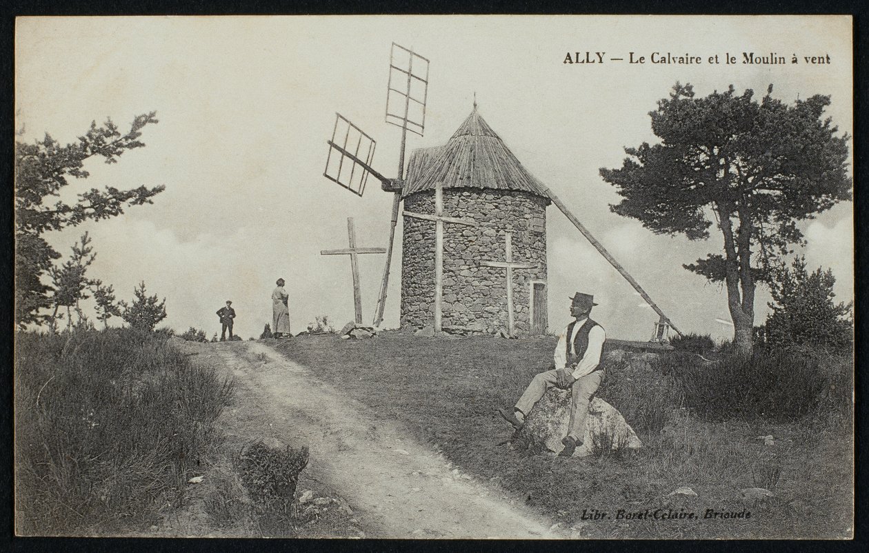 Postikortti, joka kuvaa Golgataa ja tuulimyllyä Allyssa, Le Puy-en-Velay, n. 1900 tekijältä French Photographer