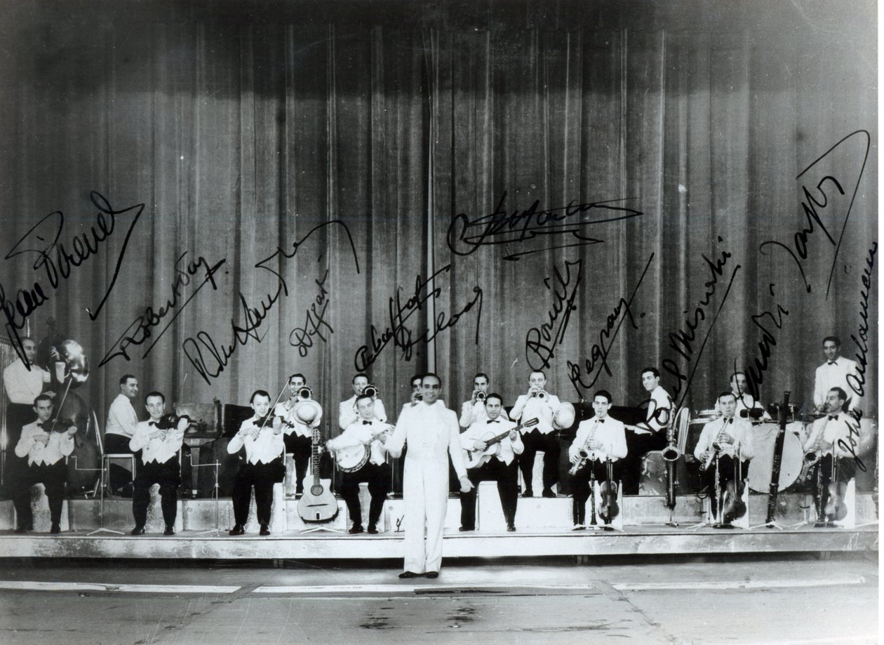 Ray Ventura ja hänen Jazz-yhtyeensä 30-luvulla (noin 1936-39) tekijältä French Photographer