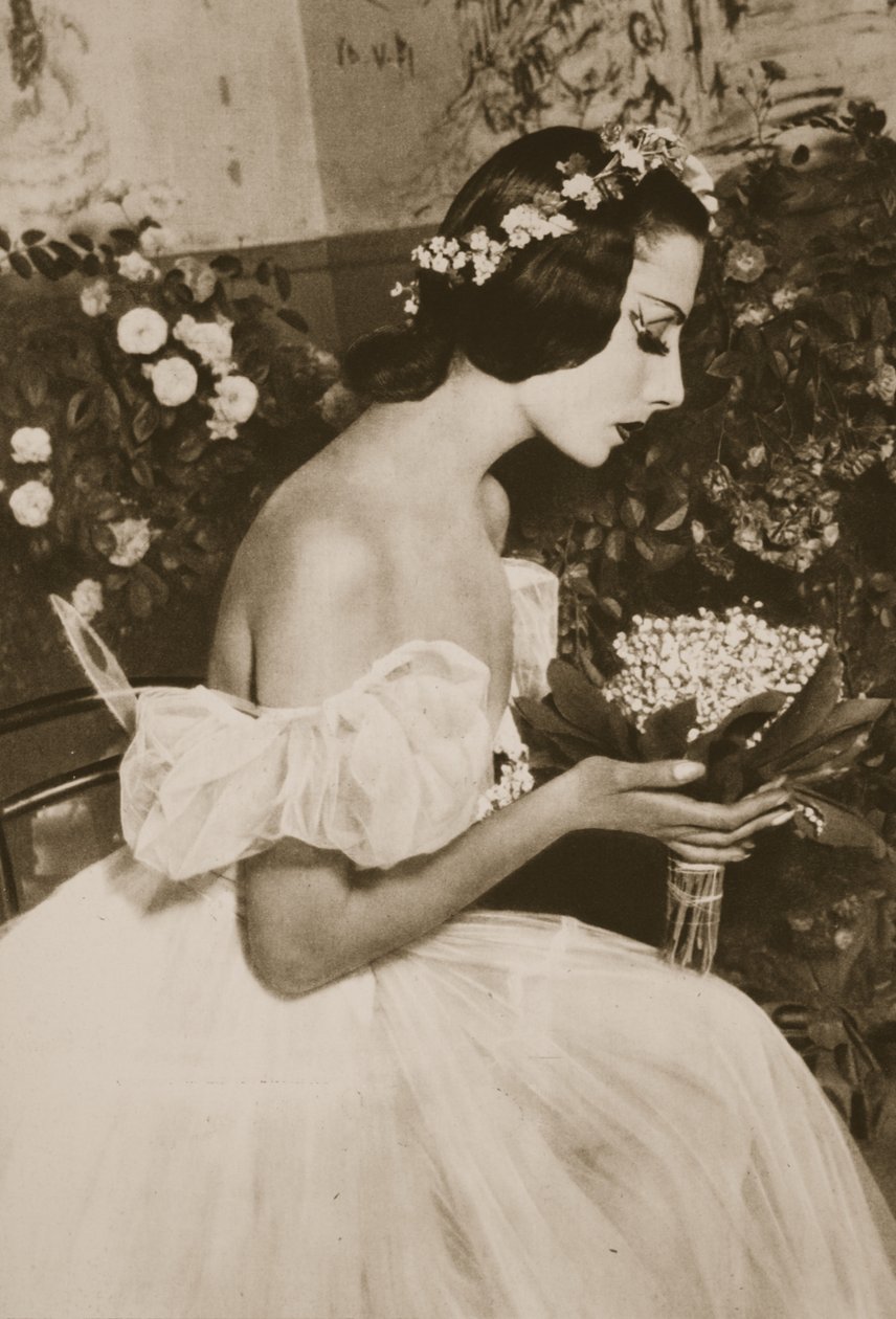 Tamara Toumanova elokuvassa Les Sylphides, Grand Ballet de Monte-Carlosta, 1949 (valokaiverrus) tekijältä French Photographer