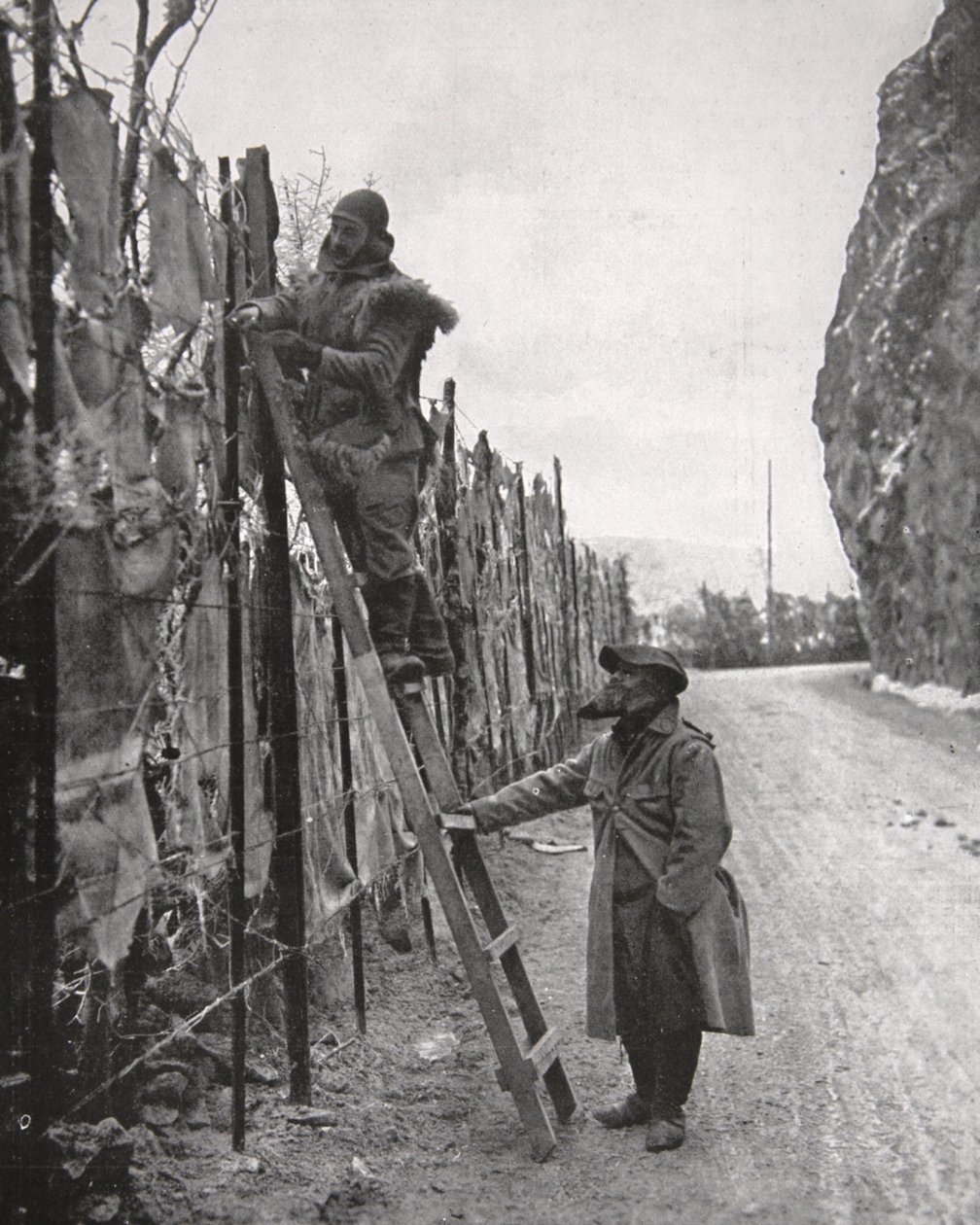 Lempeä naamiointitaito Vosgesissa, kuvitus The Illustrated War Newsista, 14. maaliskuuta 1917 (seepiakuva) tekijältä French Photographer