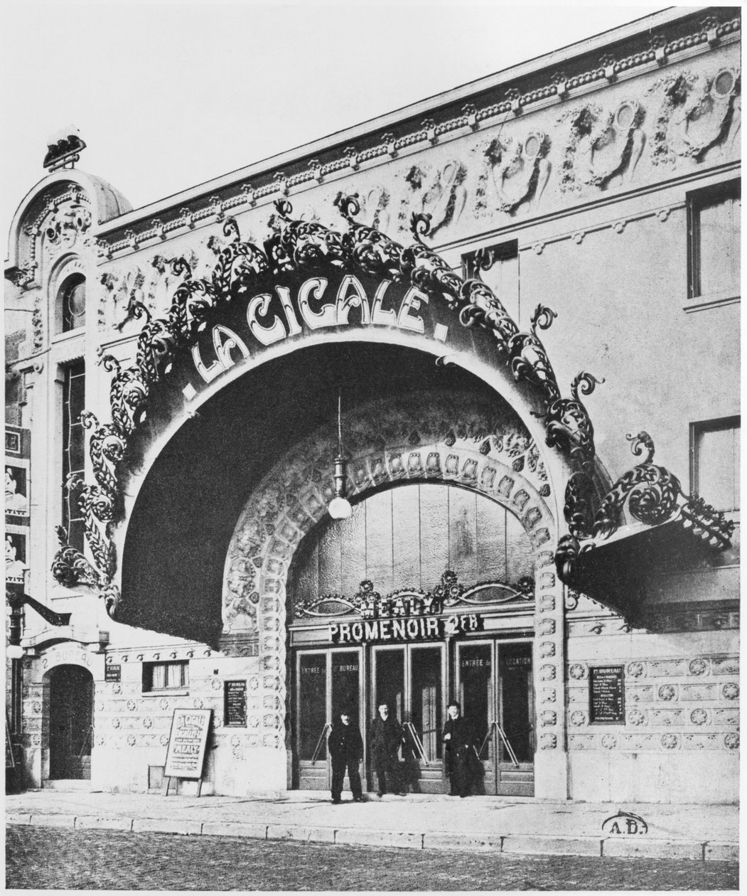Theatre La Cigale, 120 Boulevard Rochechouart, Pariisi, n. 1900 tekijältä French Photographer