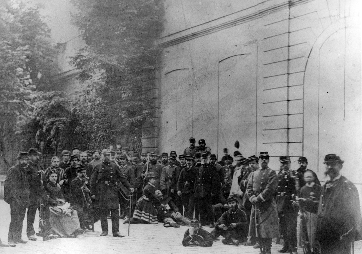 Pariisin kommuunin joukot, 1871 tekijältä French Photographer