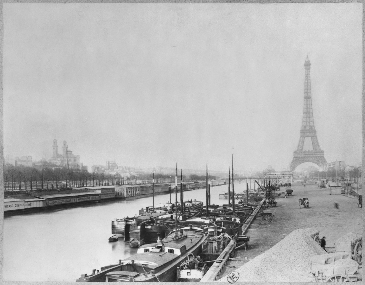 Näkymä Seinen rannoille ja Eiffel-tornille, Pariisi tekijältä French Photographer