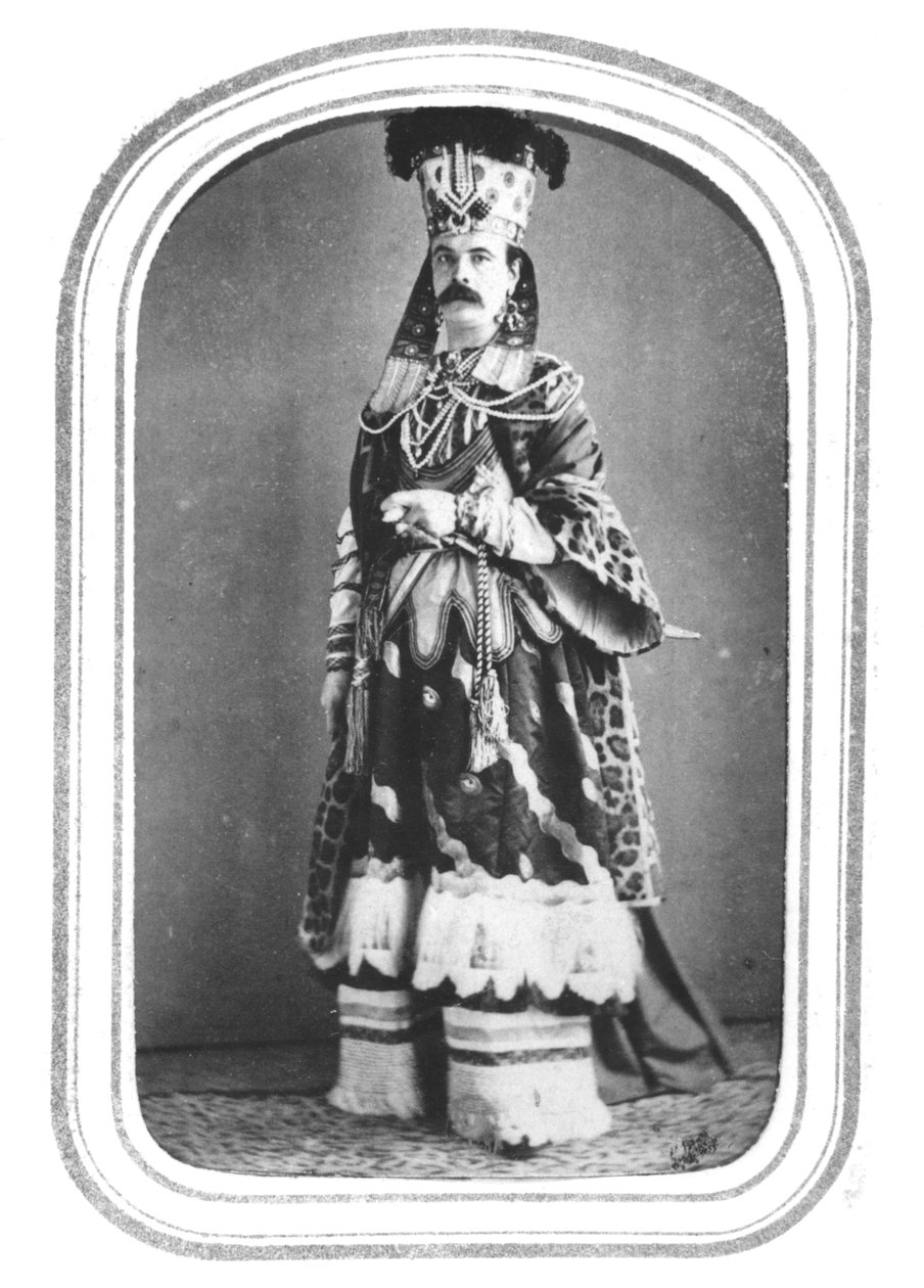 Charles Frederick Worthin (1825-95) käyntikortti komeassa mekossa, n. 186O tekijältä French Photographer